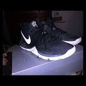 KYRIE 5 BLACK MAGIC